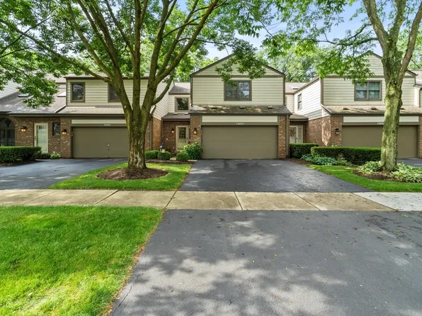 23W505 Green Trails Dr, Naperville, IL 60540