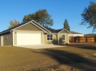 754 SE Hall St, Winston, OR 97496