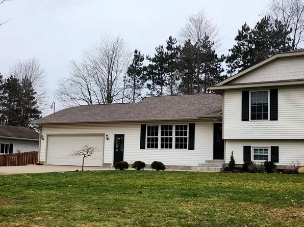3321 Tall Pine Dr, Ravenna, MI 49451
