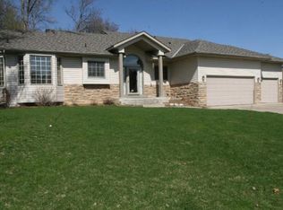 5736 River Oak Dr, Savage, MN 55378