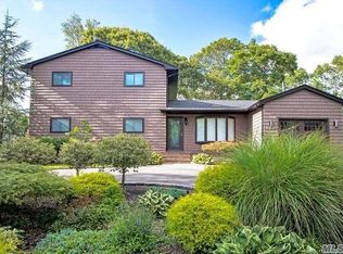 11 South Dr, Lake Ronkonkoma, NY 11779