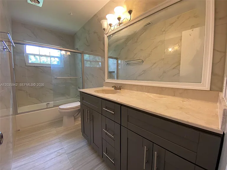 490 Bonaventure Blvd — Photo 13