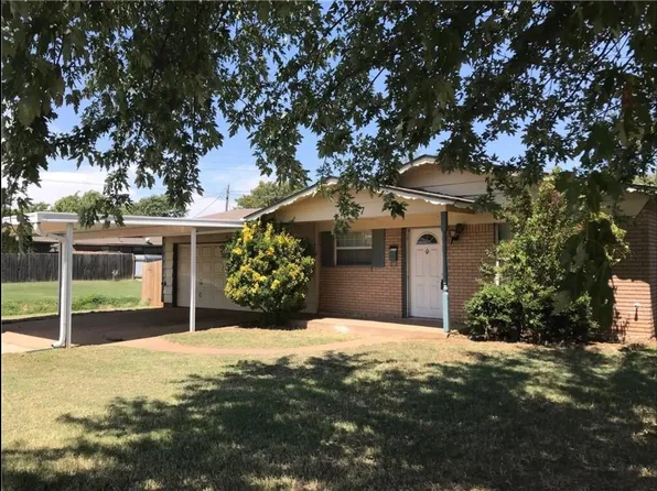 937 NW 27th St, Moore, OK 73160