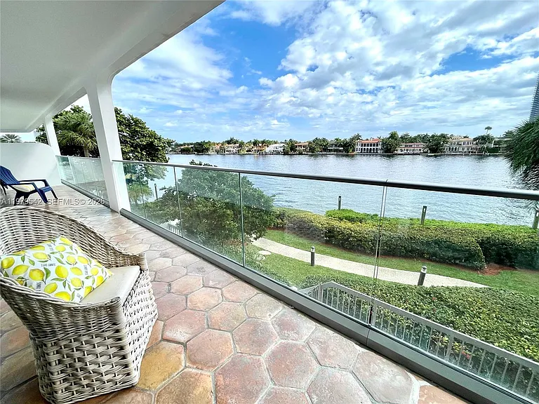 19707 Turnberry Way #Townhouse 5 — Photo 6