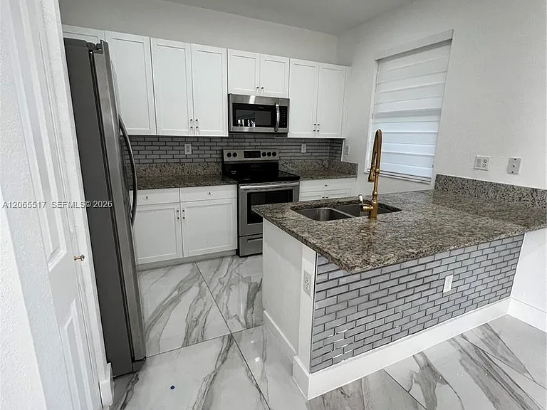 11370 SW 254th Ter #11370 — Photo 3