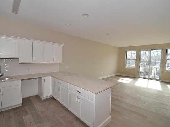 5th image of 2-6 N Midland Ave #301