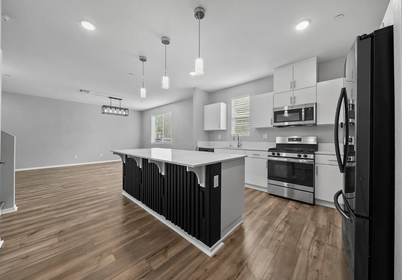3 bed, 1687 sqft, $4,250 — Photo 3