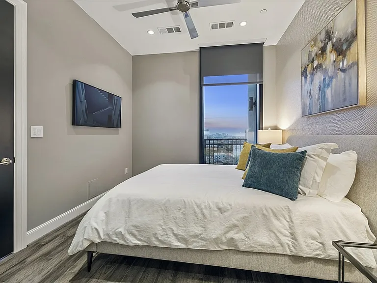 1211 Caroline St #1304 — Photo 13