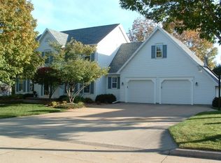 209 E Peppercorn Dr, Appleton, WI 54913