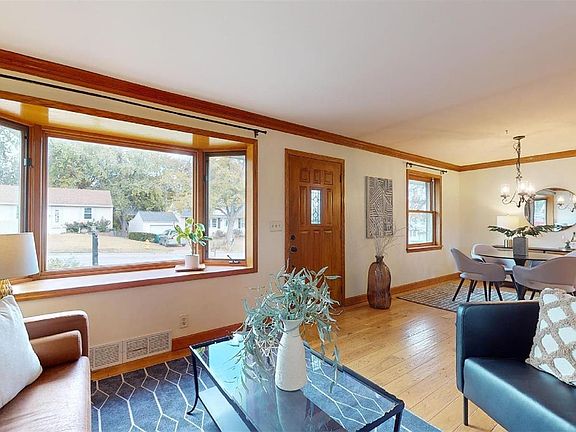 4th image of 10834 Lawnbrook Dr