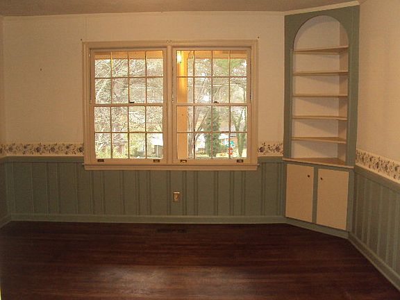 4th image of 681 Woodridge Dr
