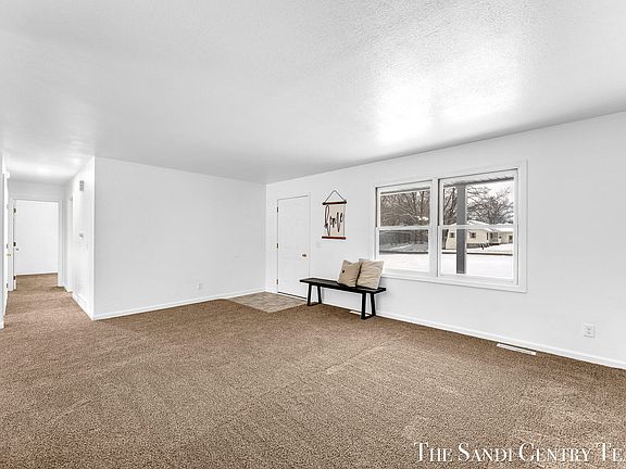 4th image of 2020 White Lake Dr