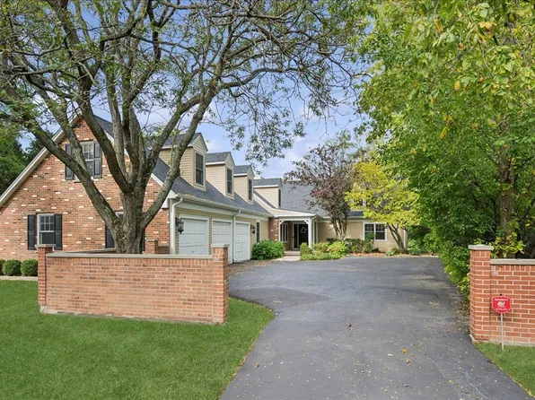 898 Bridlegate Ln, Northfield, IL 60093