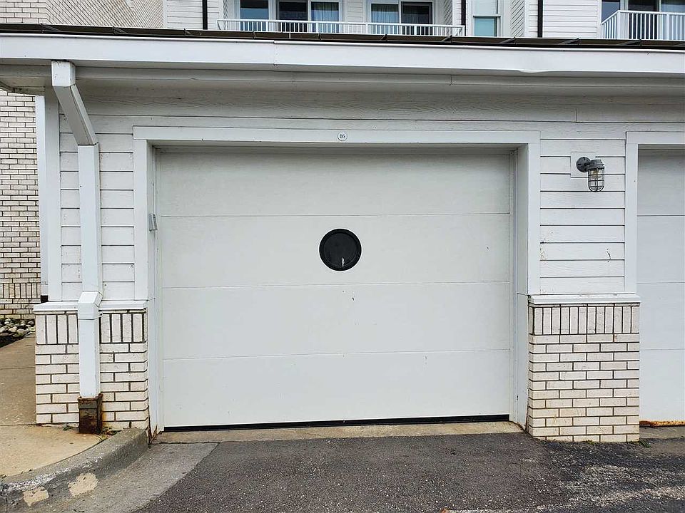 2nd image of 4200 Main St #16