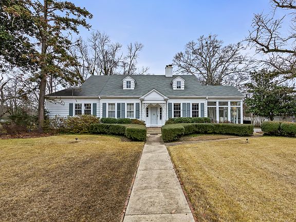 3rd image of 800 W Commerce St