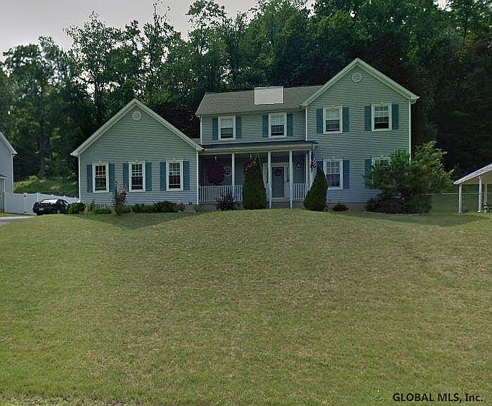 2nd image of 40 Rose Ln