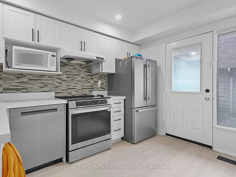 9542 Sheppard Ave E — Photo 13