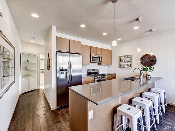 Beautiful kitchen with quartz counters, tons of storage and enough seating for 4.