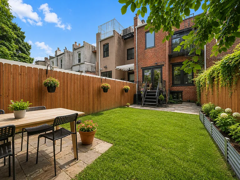 1313 Sterling Pl #GARDEN — Photo 2