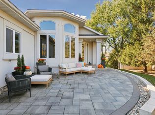 2600 Cedar Grn, Minnetonka, MN 55305