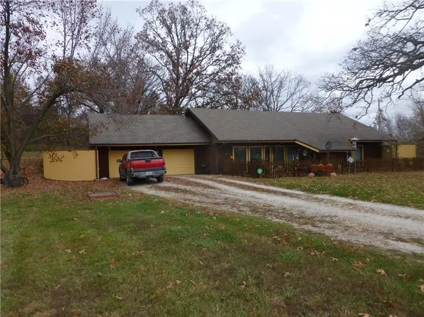 36604 E State Route B, Garden City, MO 64747