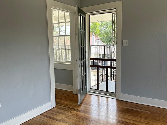 Door to front balcony