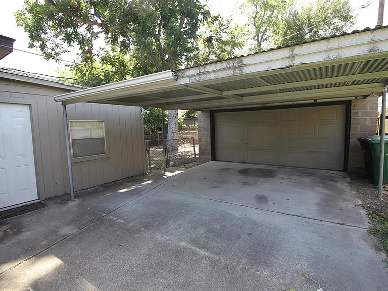 2616 Oakcliff St — Photo 14