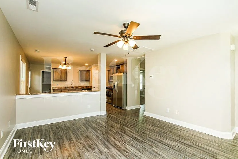 3 bed, 2.0 bath, 1173 sqft, $1,765 — Photo 4