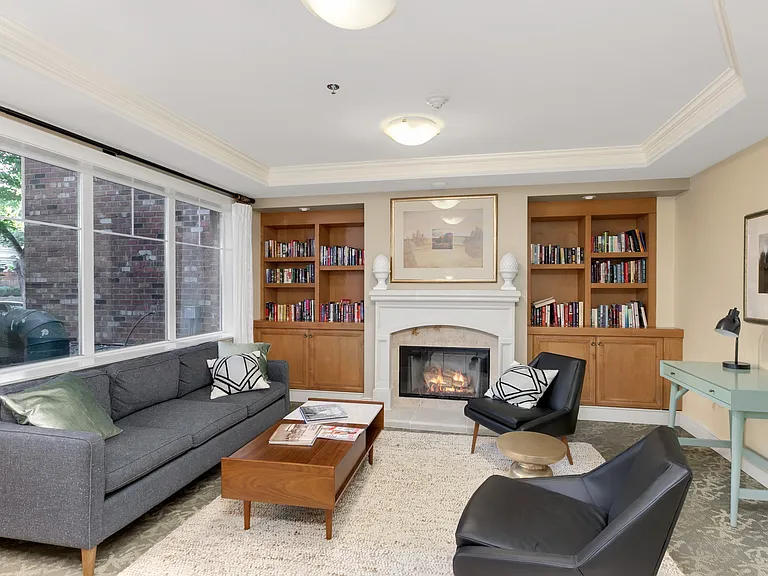 Entryway sitting room, good for waiting for rideshares or deliveries.