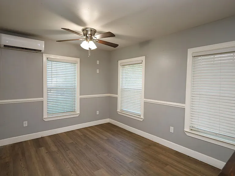 522 1/2 Green St — Photo 3