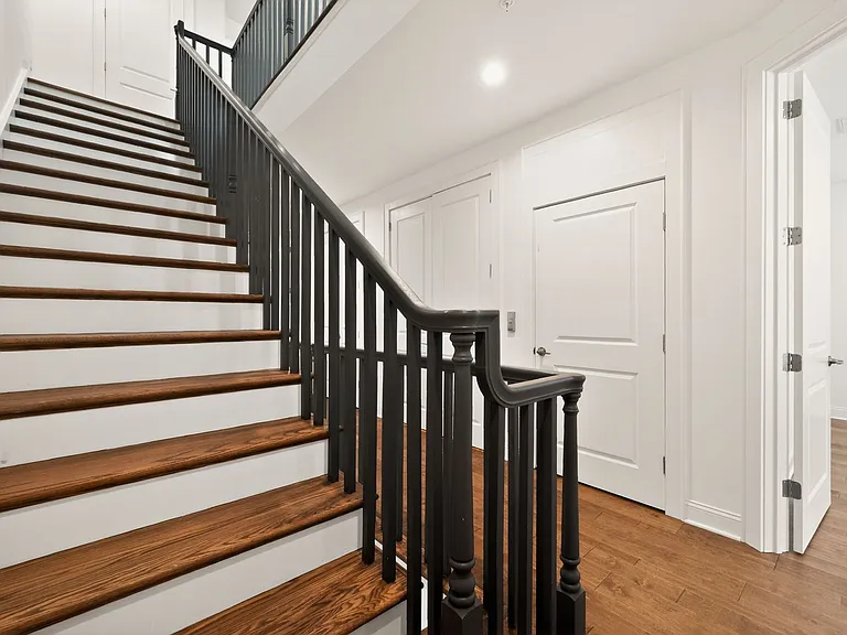 333 SE Eheart St — Photo 48