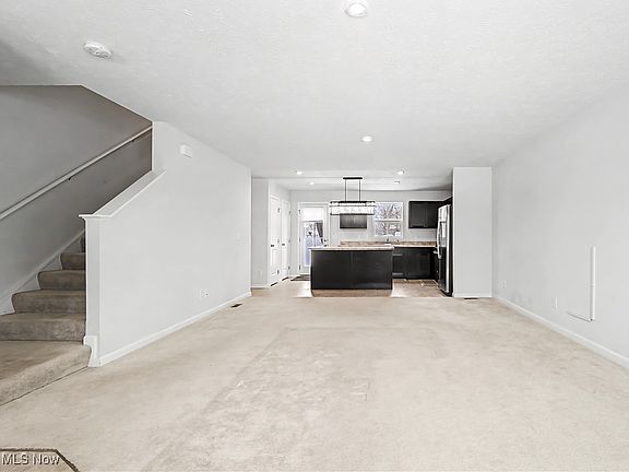5th image of 201 Taft Dr