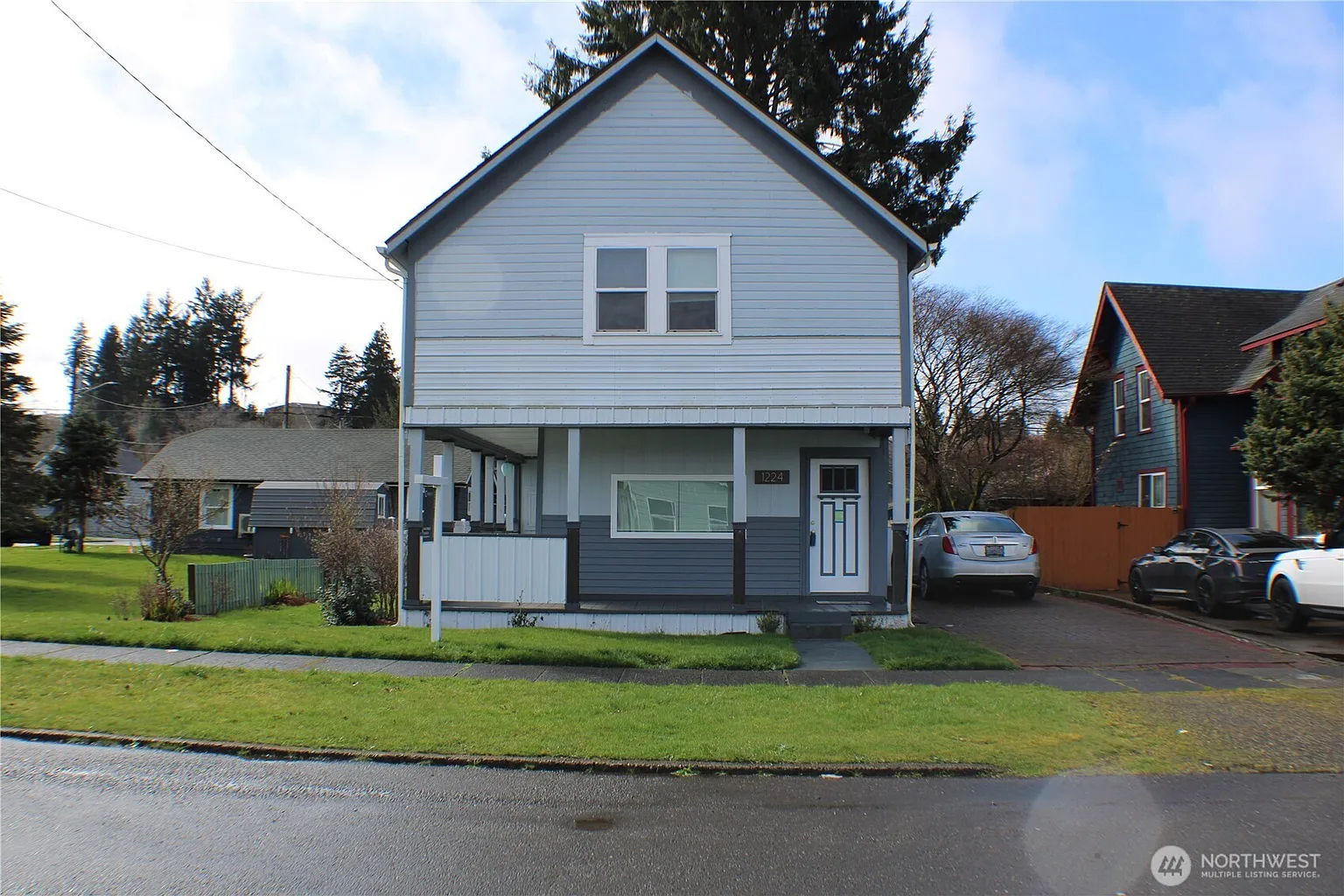 1224 4th St photo 1
