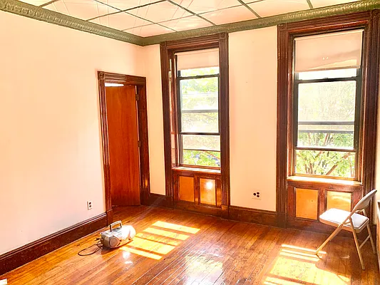 Rented by Roomeze | media 21