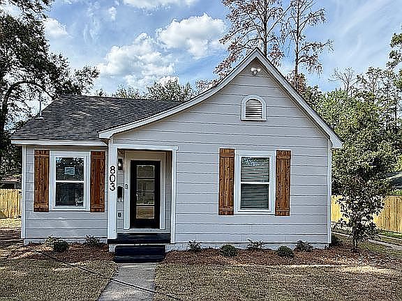 1st image of 803 Rochelle Ave
