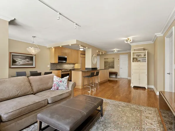 357 E 57th St APT 3D, New York, NY 10022