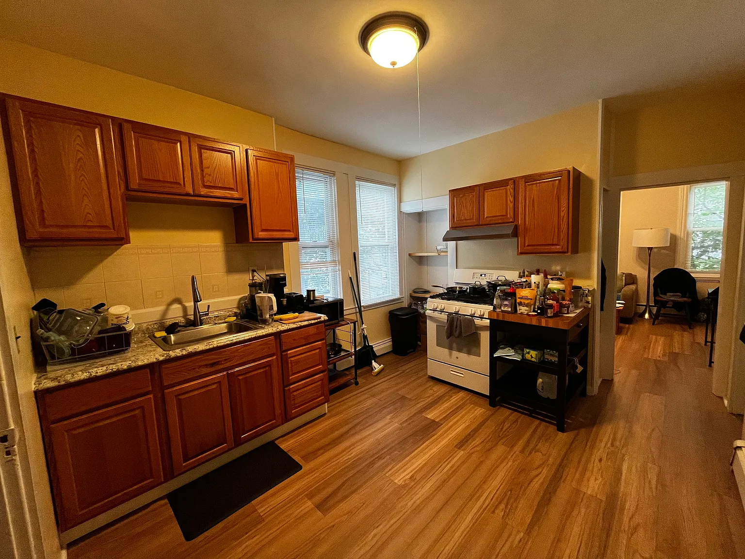 2 bed, 700 sqft, $2,400 — Photo 4