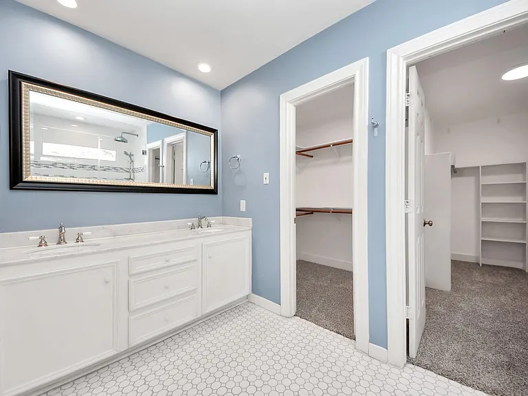843 W 41st St — Photo 24