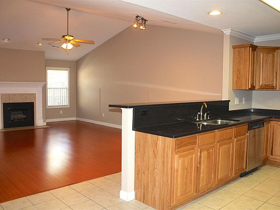 3rd image of 328 Silverhawk Way