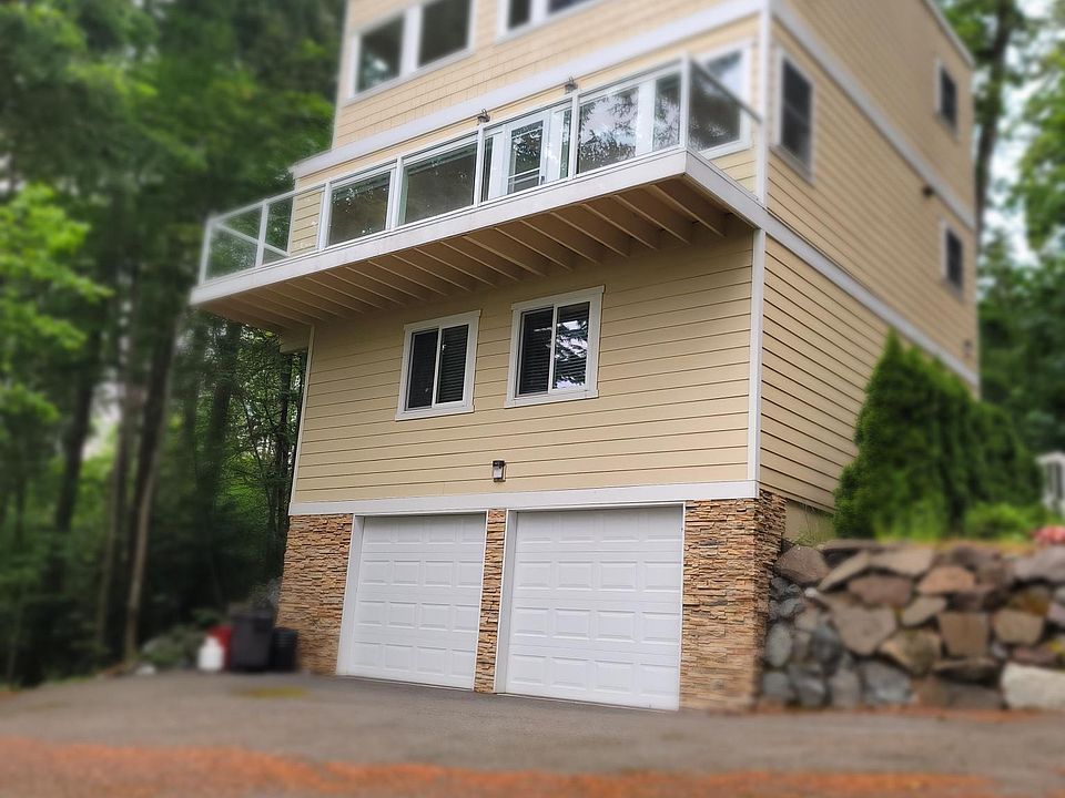 1st image of 1527 210th Ave NE