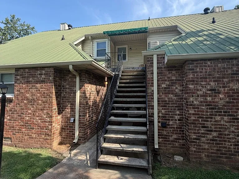 1246 Hamilton Dr — Photo 2