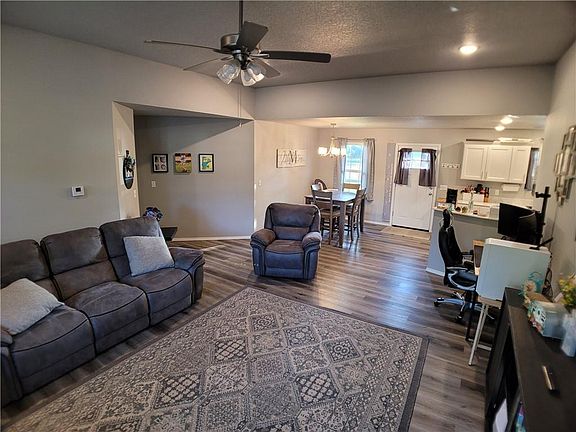 5th image of 1203 Lakewood Dr