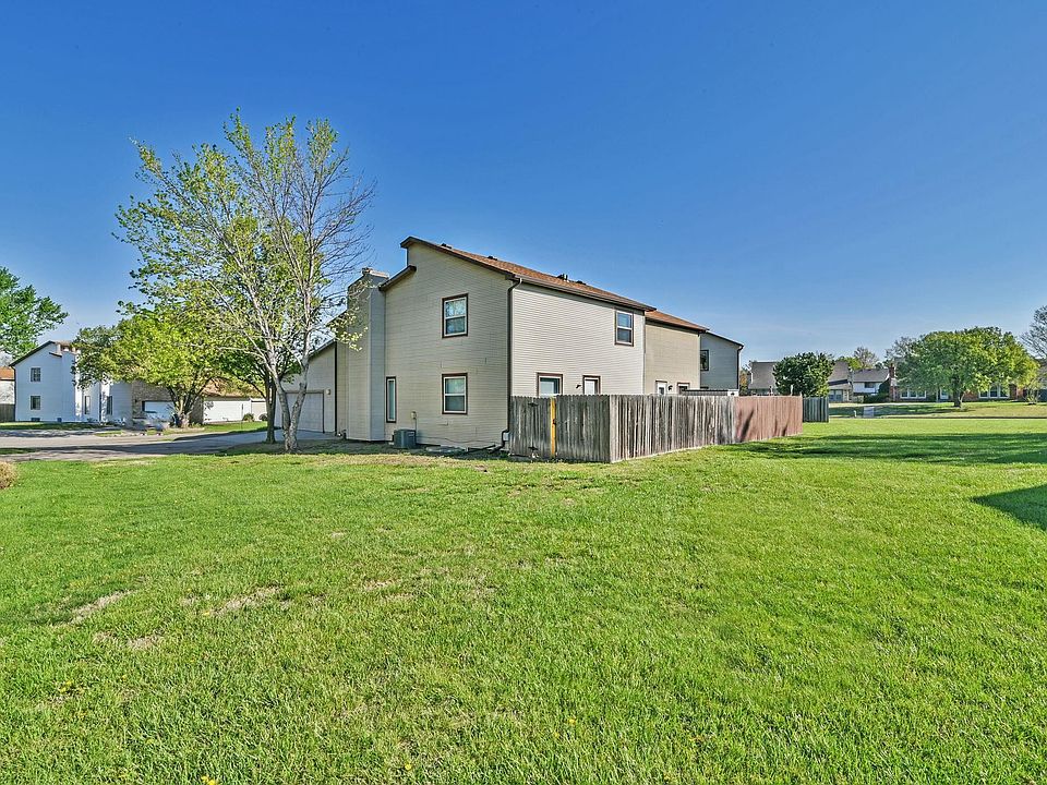 1st image of 2403 N Walden Dr APT 202