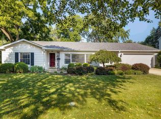 812 N Mitchell Ave, Arlington Heights, IL 60004