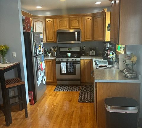 3rd image of 119 W 7th St APT 3