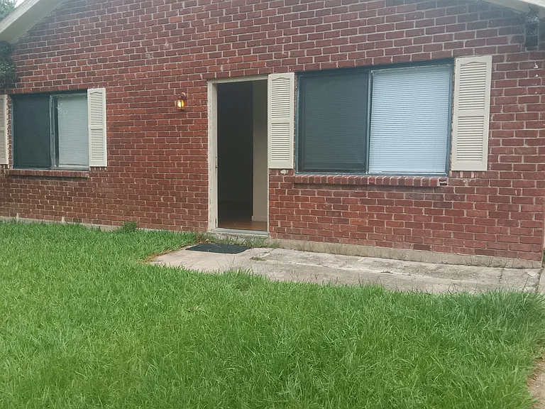 16721 Stephanie Ave — Photo 1