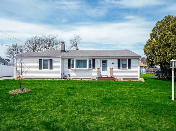 21 Harvard Rd, Dennis Port, MA 02639