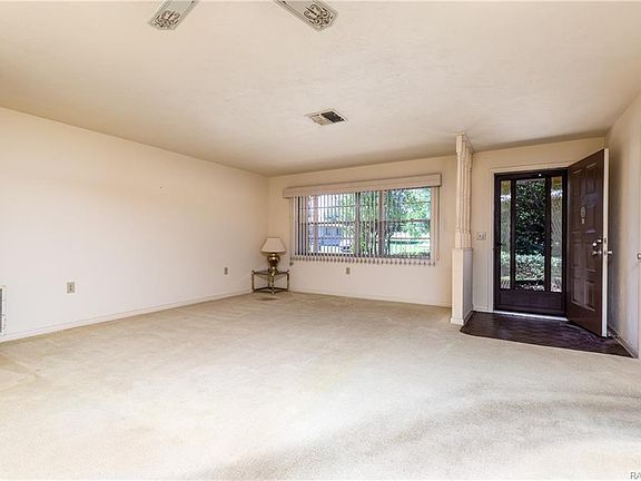 5th image of 303 W Sugarmaple Ln