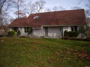 136 Trout Brook Ln, Riverhead, NY 11901