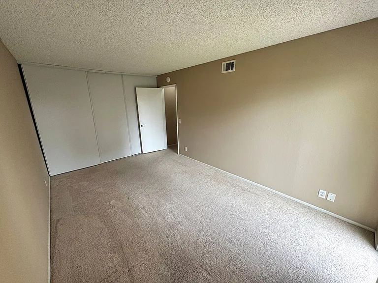 7313 Unicorn Cir — Photo 11